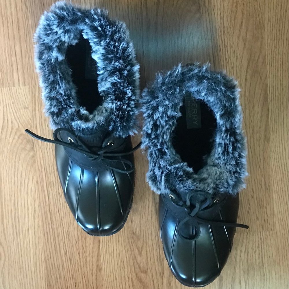 Women's Black Sperry Topsider Lined Faux Fur Short Rain boots, Size 10